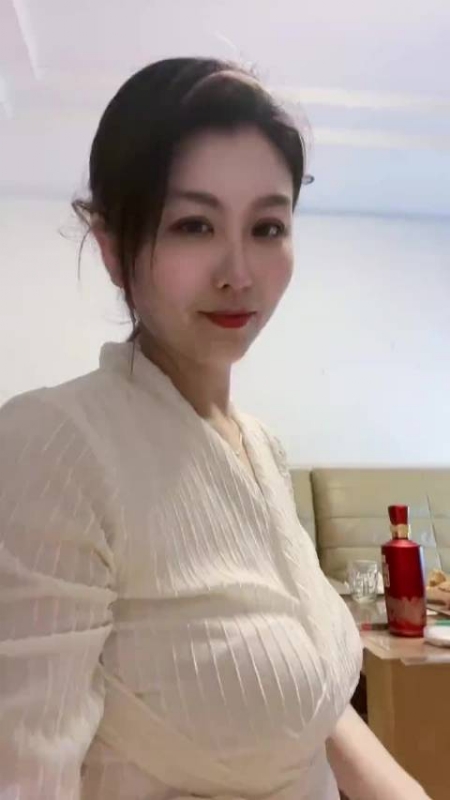 钕钕的第一张照片--女同性恋服务网